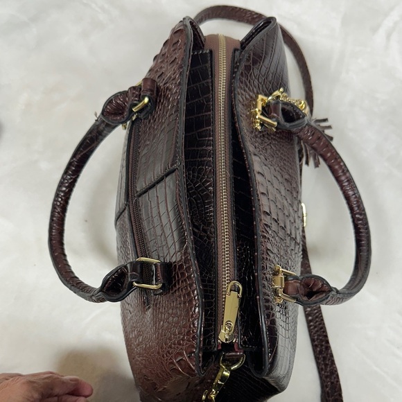 Elegant Brown Crocodile-Embossed Women's Handbag satchel-Crossbody - Picture 6 of 14